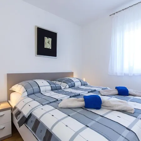 Niko 1 By Interhome Apartman Vantacici